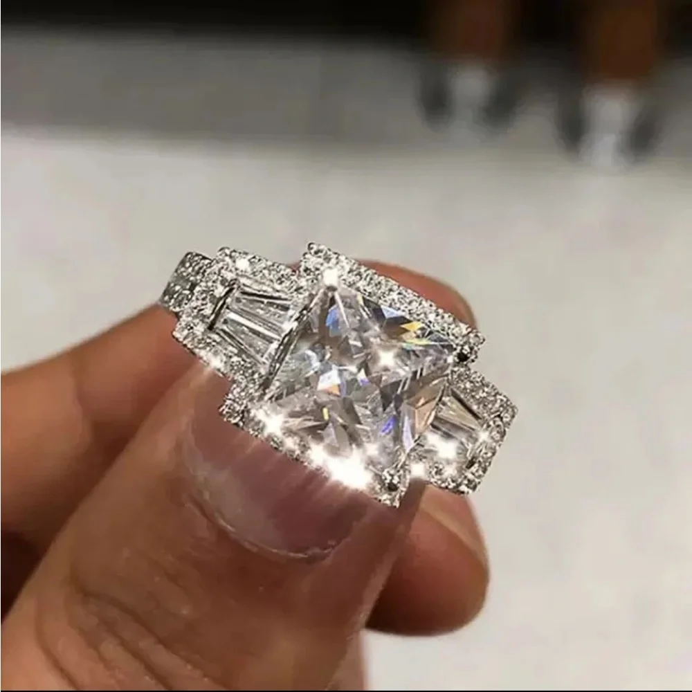 925 STERLING SILVER LUXURY CUT CUBIC ZIRCON RING - Picture 1 of 4